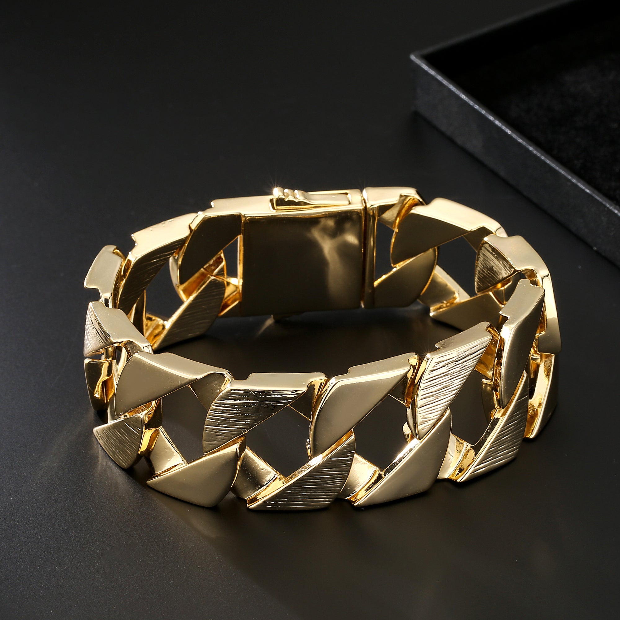 Streamlined Design Superior Quality Golden Color Bracelet For Men - Style  C104 – Soni Fashion®